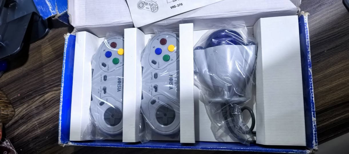 هذا المنتج هو عبارة عن مجموعة تحكم لاسلكي "Vision" تعمل بالأشعة تحت الحمراء لجهاز ألعاب "Super Famicom".تتميز المجموعة بوجود جهازي تحكم (ريموت) يسمحان باللعب لشخصين في نفس الوقت.تتضمن المجموعة جهاز استقبال يتم توصيله بمنفذ وحدة التحكم، ويوفر مدى فعال يزيد عن 20 قدمًا


**إذا كنت صاحب هذا الإعلان وتريد حذفه لأي سبب، رجاءا أرسل رسالة إلى الدعم الفني**