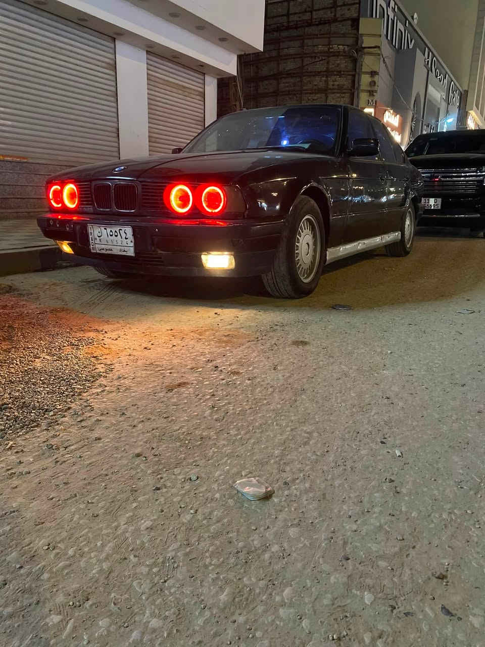 سلام عليكم
اصل BMW 525
موديل 91
رقم بغداد جديد بأسمي 
سنوية لل31
محرك 25 مسكر عدل گير عادي 
4جام كهرباء
سلايت شغال 
السياره وحش بالشارع 
ابيع تعمير 
السعر 35 وبيها مجال قليل 
مكاني نجف 
رقم الهاتف ***********
