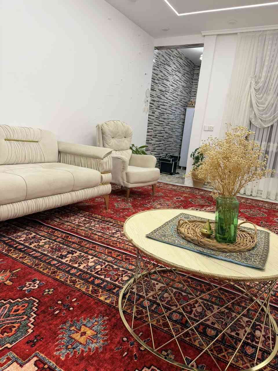 قەنەفەی تورکی ١٠نەفەری زۆر تایبەت و لاقی 😆
بەس تەپلۆکەکانی پارەی قەنەفەیە عادی پێ دریاوە💣
موشتەری نیت لە خۆتۆ نرخ مەدە چاوەکەم 
بچۆ نرخ وەرە گرە خوار ٨گەڵا بوو بەبەڵا بێ باریکە 
ئەبێ بە سیسەم دو تاکە گەورەکەی 
قوفلی٦٠٠هەزارە وە ٥٩٩هەزاریش ناوێ 
لەکەلارم چیتیش هەیە لێو ئەکرم ***********
ئۆڤەری  جەژنە زووکەن نامێنی
