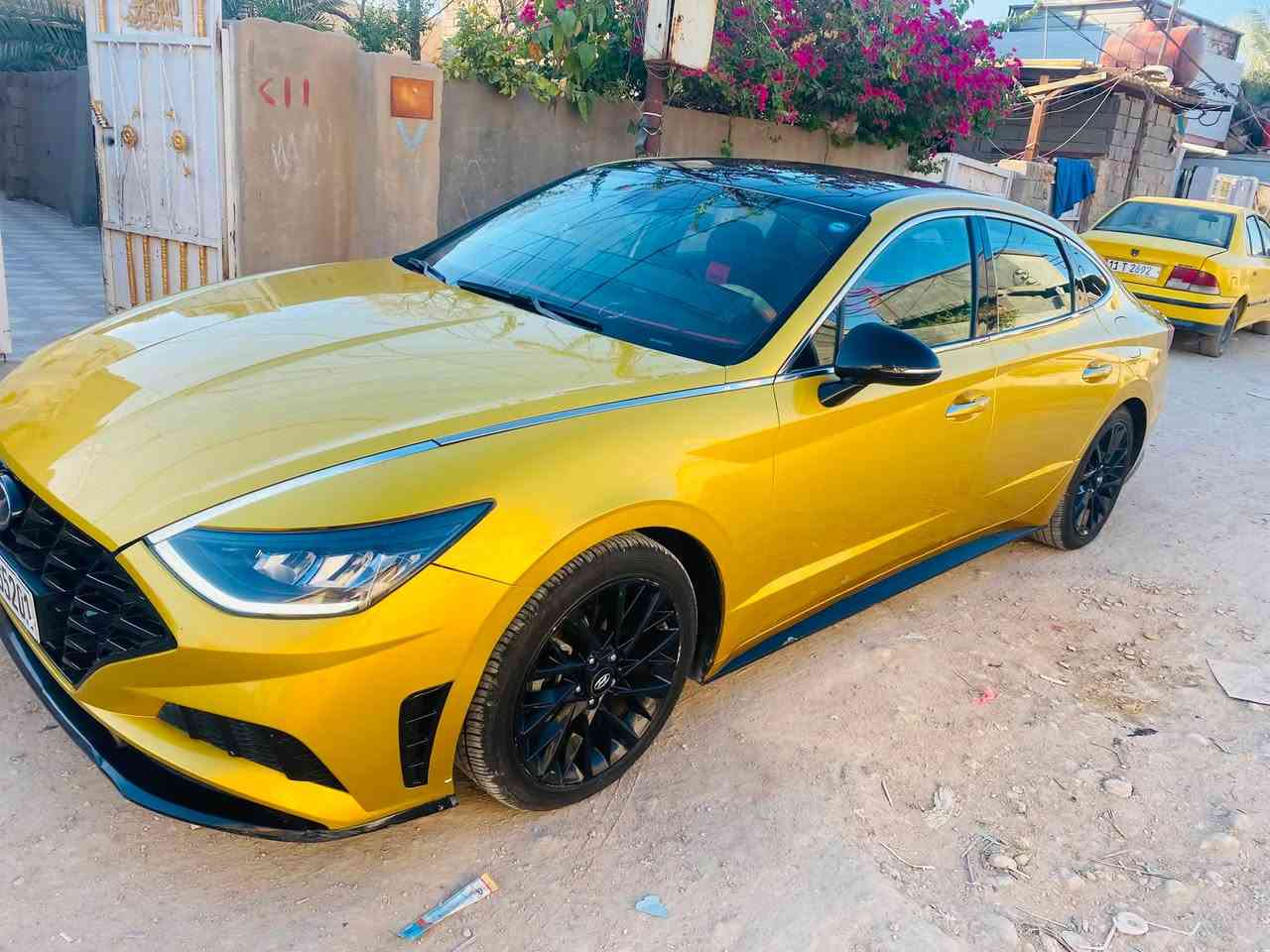 السلام عليكم 
سوناتا ٢٠٢٠ وارد أمريكي فقط البنيد .. اللون المميز الذهبي سقف اسود .. سيارة فول مواصفات ١/١ 
اللون ذهبي مميز 
تحكمات كامله بالستيرن 
٤ وضعيات قيادة 
السقف بانوراما 
كشنات جلد كهربائي 
اشاير بالمري 
التبريد قطعتين ثلج
الكير دكم كهربائي
تحكمات بالمري 
المكينه ١٦٠٠ تيربو 
السيارة بأسمي تحويل مباشر رقم سليمانية السعر ١٤٥ وبيها مجال مكان السيارة بالحلة المركز رقمي ***********
