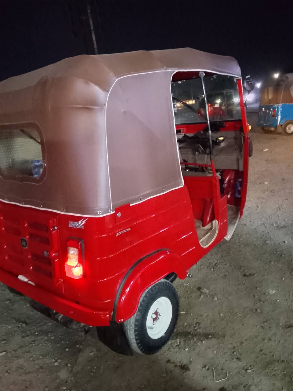 سلام عليكم عيد النشر بسبب الوعود الكاذبه تكتك موديل 2018 قره وركز اوراق  اوراق مكينه وكير خير من  كشر شوف العين تكتك نضيفه كبل الشارع الف ما تصرف عليها ضفيره جديده تخم تايرجبلي بل جيس اوراق كامله واصولي مكان بغداد الزعفرانيه نهايه شارع المعهد على سده رقمي وتساب ***********
