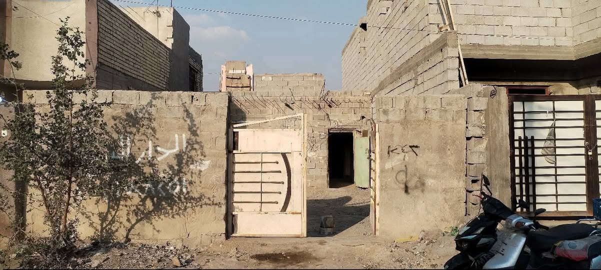 بيت للبيع نهاية شارع المصرف
 قرب شبكة ابو اسماعيل على اليسار 
البيت يحتاجلة ترميم وترتيب
 مثل ما موضح بالفيديو 
المساحة 120  الواجهه 7  عقد 25 زراعي
 لمعرفة السعر اتصل على الواتساب  الرقم »  ***********   وبسعر مناسب جدا .
شارع تبليط ماء مجاري خدمات متوفرة
