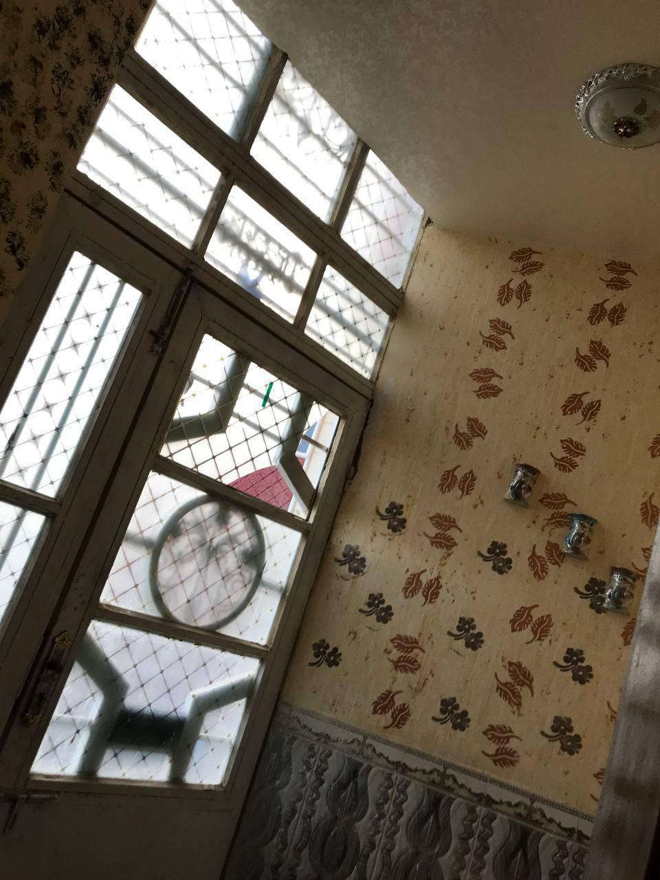 سلام عليك 
دار مساحه 300مكانه كربلاء الحسنيه العطشي 
خلف مسشفى الحسنيه العام قرب جامع الرسول 
دار مع الاثاث..تحتوي عل 6غرف نوم سويت موثثه ومكيفه 
صالتين وستقبال ملكي مع الاثاث مع الاثاث الدار لاتباع خاليه نوع العقار طابو صرف طابو صرف ال دار 
 واقع نهايه حي زهراء ..طابو صرف عثماني 
لا يباع قصد ولا يحتوي عل اي وريث 
مباشر مع صاحب العقار ***********
