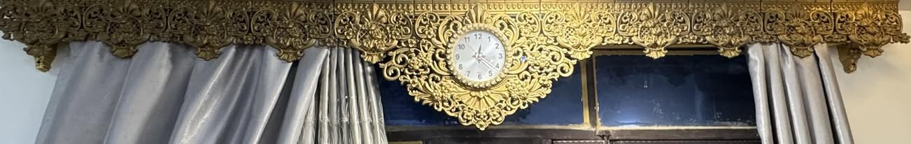 سلام عليكم …للبيع ميز تلفيزون +ثريات عدد 2 + تاج بردات للاستفسار التواصل خاص او على الرقم 
***********
