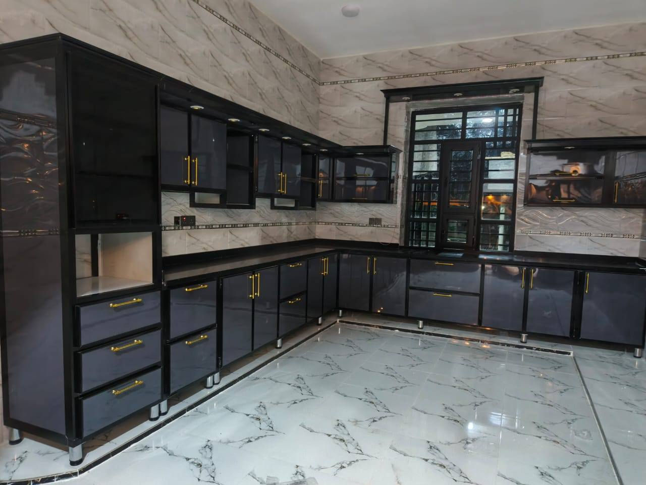 السلام عليكم جزء من عملنه يتوفر فصال كاونترات حسب الطلب والديكورات والالوان معمل جوهره القائم ***********
