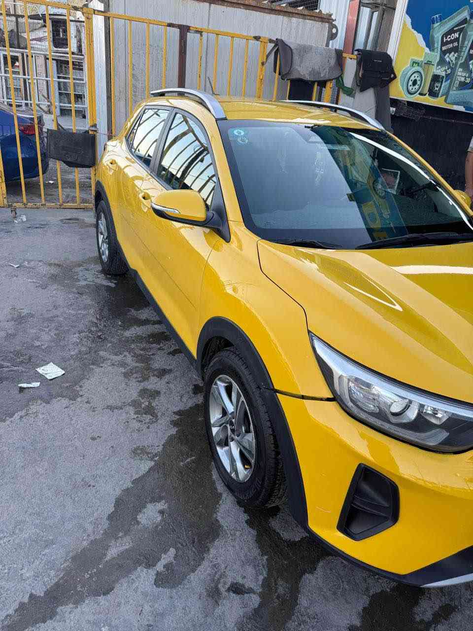 كيا ستونيك 2022 
اصفر بلاد مو صبغ رقم خصوصي 
حادث بنيد وجاملغ فقط بدون دواخل 
مكينة 1400
ماشية 85الف 
مابيهة نقص كلشي شغال 
مري شفط 
كروز سرعة 
تحديد مسار 
رادار امامي خلفي 
السيارة وارد خليجي 
السعر 113 
مكان بلديات 
*********** بغداد, العراق
