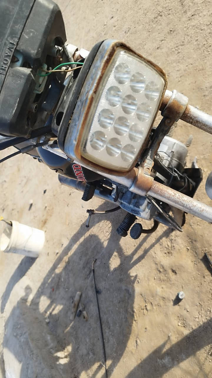 دراجه للبيع ادوات محرك نضيف ايراني بلمشي طير 
لا دخن ولا صوت سعر310 وبيها مجال  مكان مزارع الزبير راحه غرب صيطره ابو غايب ***********
