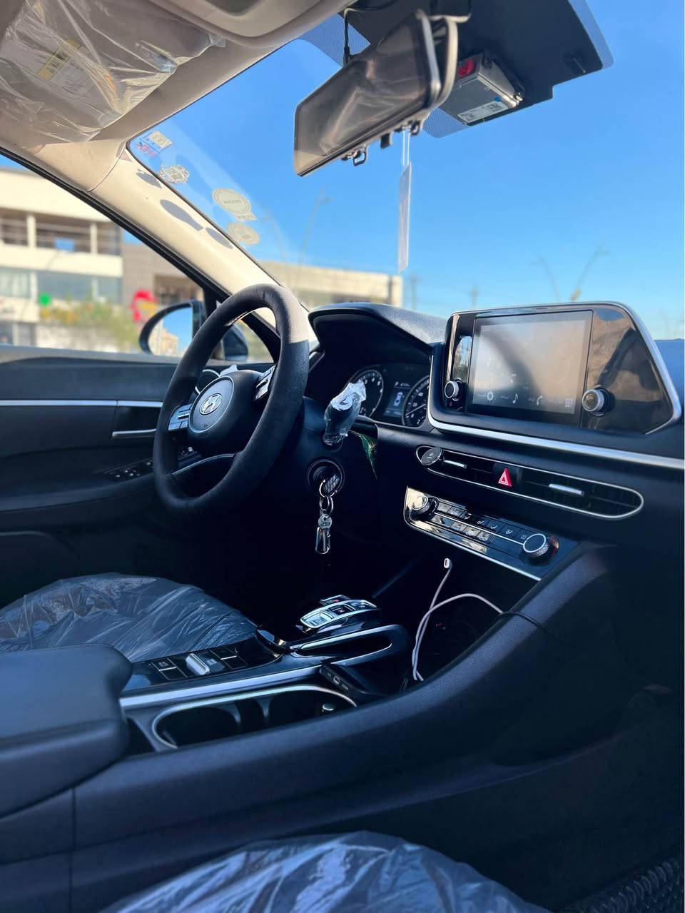 السلام عليكم 
سوناتا 2021 للبيع او مراوس بجارجر او اوباما 
سياره رقم اربيل تريد تحويل او وكاله 
سياره عليه ادامه كامله من نوزلات بلكات حداده تخم تاير 
مواصفات 
سايد بريك بصمه
اندرويد اوتو 
ابل كار بلي 
تثبيت سرعه 
وضعيات قياده 
اوتو هولد
باقي هواي مواصفات معروفه 
حادثه فقط باب خلف سائق وجاملغ خلفي ربع منه باقي كفاله 
بجم كبس بدون ايرباك 

السعر 175 بيها مجال 
العنوان البصرة القبله 
رقم هاتف *********** البصرة, العراق
