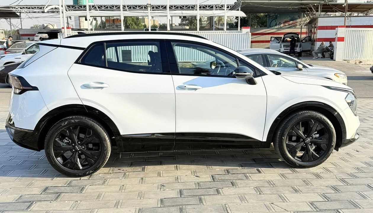 السلام عليكم للبيع فقط بدون مراوس 
كيا سبورتج بلاك ادشن فول  مواصفات نقاط عمياء بدون بانوراما 
موديل 2025 . ماشيه 3 الف كيلو فقط كلها بحالة الوكالة كفاله عامه .  السعر 233 وبيها مجال . مكان السياره بغداد . حي الجامعه او الخضراء . للاستفسار اكثر *********** 
ملاحضه . بيها نگره مال حصوه باباب صغيره كلش موضحه بالصور
