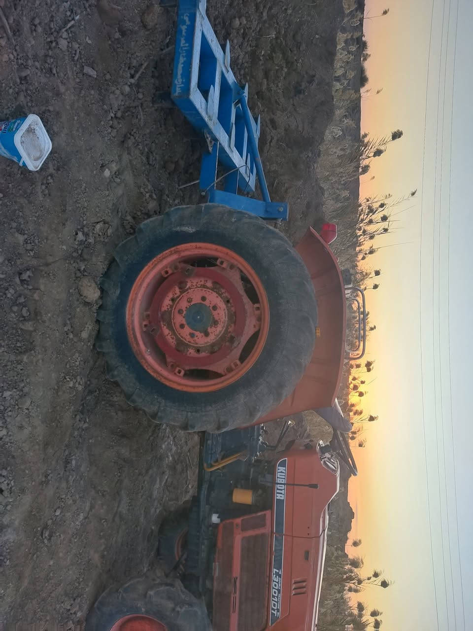 كابوته ياباني
لا تبخير ولا تنقيص 
محرك 4
تايرات  نص عمر 
المعدات الي وراها 
رفاسه + فيدان+ خرماشه+ ديجر 
العنوان صلاح الدين قضاء بلد ناحية يثرب 
رقم الهاتف ***********
 السعر 11 مليون وبيها مجال
