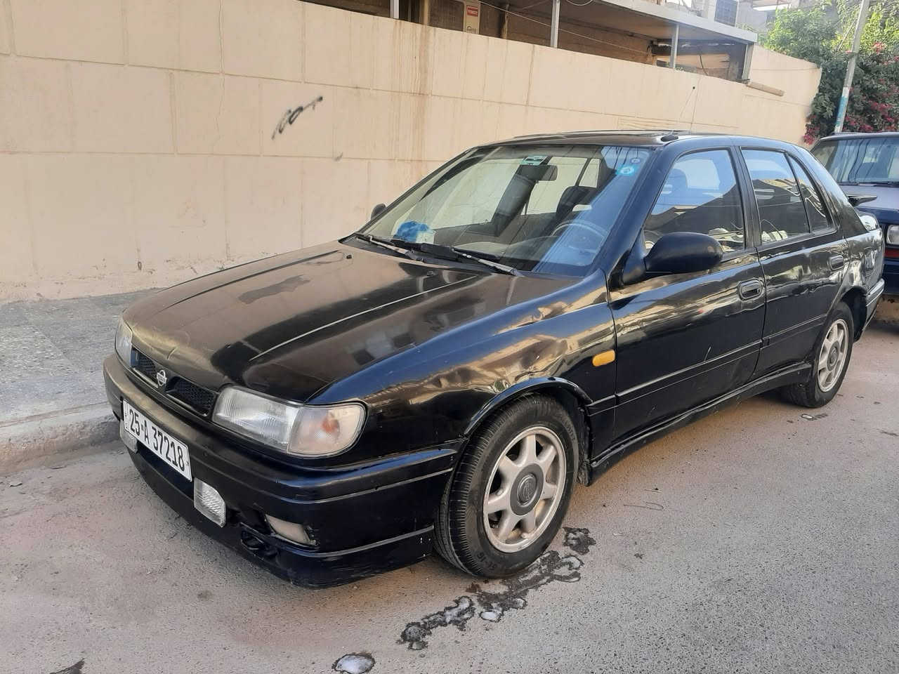 السلام عليكم 
للبيع 
نيسان صني موديل 1992 
كير عادي 
ويل كب بلادي 
محرك 2000 GTI 
رقم كركوك بأسمه تحويل ثاني يوم 
اربع جام كهرباء شغال 
فتحة سقف شغالة
كل نقص ما بيها شغالة بالكامل 
السعر 25 و بيها مجال بسيط 
المكان بغداد الدورة الميكانيك 
للتواصل *********** او ***********
