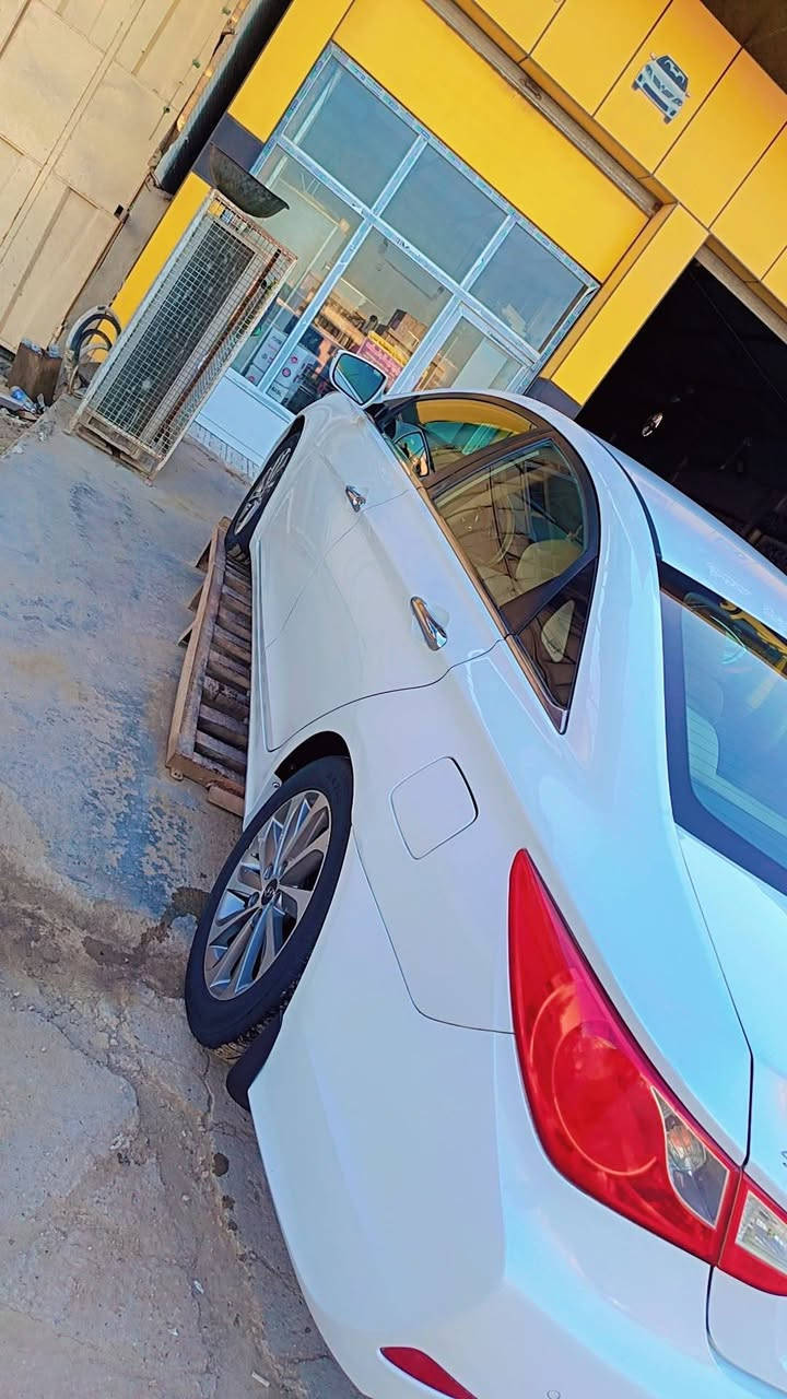 سلام عليكم سوناته موديل ١٤ خليجي سياره جاهزه من كلشي كل نقص مابيهه وحادثهه جاملغ لمامي وخام جاملغ لكلفي بدون دواخل مكاني حله ورشراي بخدمته ***********
