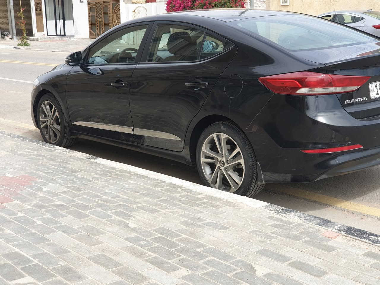 النترا 2018 خليجي رقم كربلاء الدولي ب اسمي تحويل ثاني يوم سنويه وهزه جديده
محرك 2000 دوش ع وضع الشركه 
كير اوتو + عادي ع وضع الشركه
تبريد ثلج حداديه جديده
تخم تاير جديد + باتري جديد
السياره عليه ادامه كامله وجاهزه مال جناي
السياره بيه بنيد مبدل بدون داخل وبيه ربع جاملغ خلفي صبغ فقط وبيه سونار 
مواصفات
اشاير ب المري 
قطعتين تبريد
حساسات خلفيه
لايت عدسه + بلوجكترات زنون
شاشه تدعم كار بلي + كامره دواره بلاد
مانع انزلاق + شاشة اعطال
داخل عسلي 
ويل كب كروم 17
ماشيه 182 كيلو مو ميل
مكان السياره كربلاء 
السعر 129 
***********
