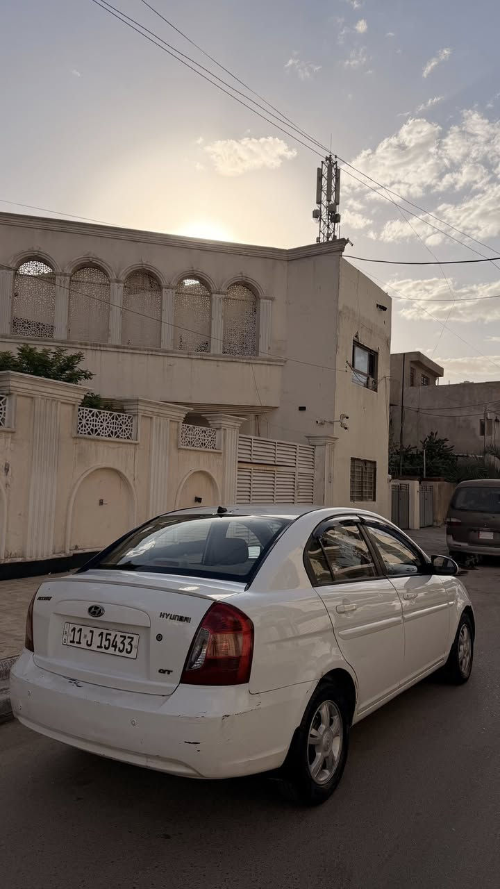 السلام عليكم اكسنت 2009 خليجي سياره نضيفه مال بيت نص الصندوك صبغ فقط السياره ماشيه170 الف السياره رقمه بغداد تحويل ثاني يوم السياره مابيه اي نقص الرقم ***********
