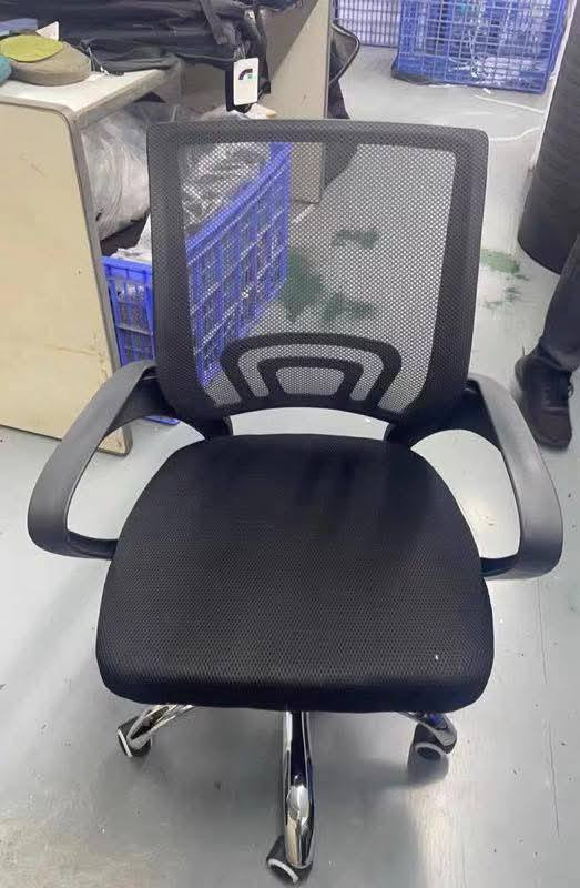 عررررض خااااص 🔥
#كرسي مكتبي أسود أنيق ✔️

🔸مريح للأستخدام اليومي في البيت أو المكتب❤️
🔸تصميم عملي ثابت ومتين✨
🔸خيار مثالي للدراسة والعمل لفترات طويلة
#السعر ٣٣,٠٠٠ الف دينار فقط 🔥
#للحجز والأستفسار مراسلة الصفحة👍
#يوجد خدمة توصيل لجميع المحافظات 🚚

#كرسي_مكتبي #كرسي_متحرك #كرسي_أسود_كرسي_دوار


**إذا كنت صاحب هذا الإعلان وتريد حذفه لأي سبب، رجاءا أرسل رسالة إلى الدعم الفني**