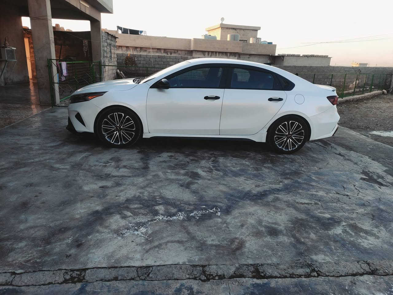 السلام عليكم
سعر 170 ورقة قابل للتفاوض بشي قليل 

للبيع فقط. 

فورتي جي تي 2023 
ماشية ٤٠ ألف 
 ٣٠ ألف منها مشي امريكا 
رقم أربيل 

محرك 1600 توربو 

گير DCT دبل كلج 

طخم تايرات جديد 

بجم و خلفي كبس 

ضرر السيارة جانبي مبينه بالصور  

جاملغ امامي جهة السائق مبدل بقطعة اصلية من الشركة فقط باب السائق تبديل وباب خلف السائق شوية صبغ 

بدون دواخل شرط 

السيارة جاهزة ... 

والسونار موجود اللي يريد يتفضل خاص 

مكاني زمار - الموصل


**إذا كنت صاحب هذا الإعلان وتريد حذفه لأي سبب، رجاءا أرسل رسالة إلى الدعم الفني**