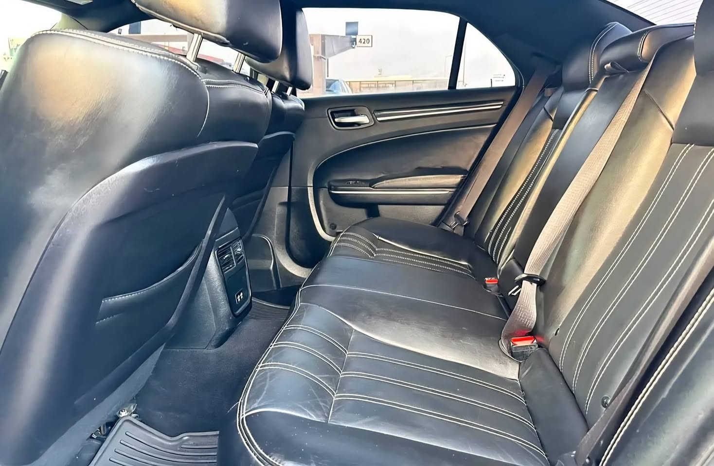 سلام عليكم كرايسلر أوباما ادوات موديل١٧ أعلى فئه s جديده كارتون مفوله مكفوله بدون كص عدله متوئم شرط الحاسبه مواصفات١/١ فقط بيع اخوان الشراي مو يعامل بالتعليقات يتصل واني بخدمتكم سعرها ٨٥ بيها مجال قليل ***********
