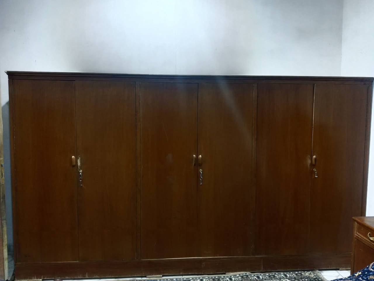 غرفه نوم للبيع خشب الكنتور 6 ابواب ميز تواليت زاويه وتساب ***********,الرقم الثاني *********** السعر 350 الف
