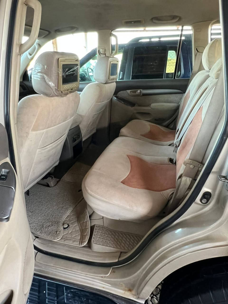 السلام عليكم تويوتا برادو 2008 جديد مكفوله كفاله عامه ماشيه 200  الف رقم نكليزي 14 يعني بصره بسمي 
العنوان ذي قار قضاء رفاعي لاستفسار ع رقم ***********
