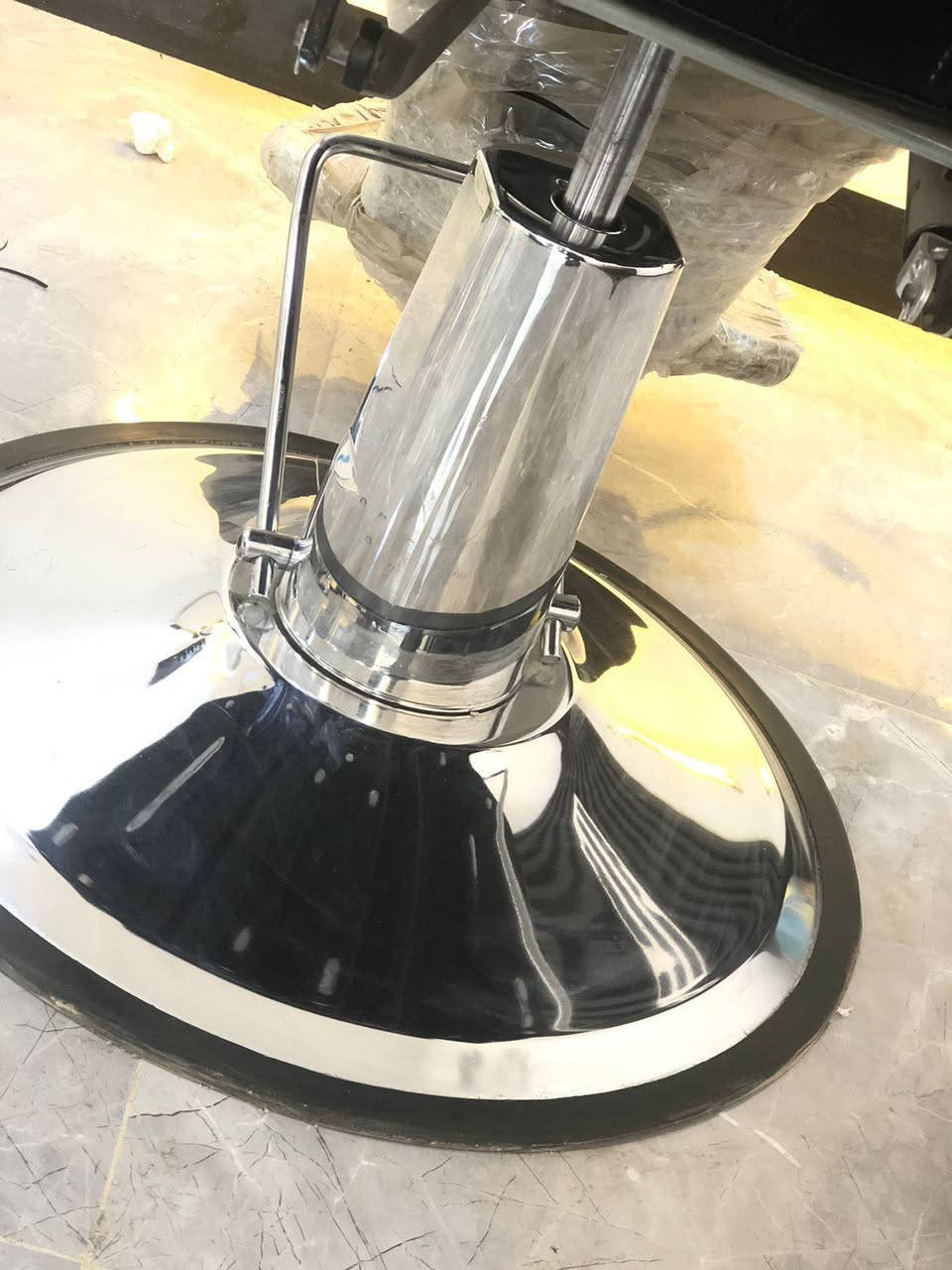 سلام عليكم
زوج كراسي نظافه 100‎%‎ مكان الصالون سديناويه نهايه السايدين 
السعر 450 وبيها مجال الرقم التواصل ***********
