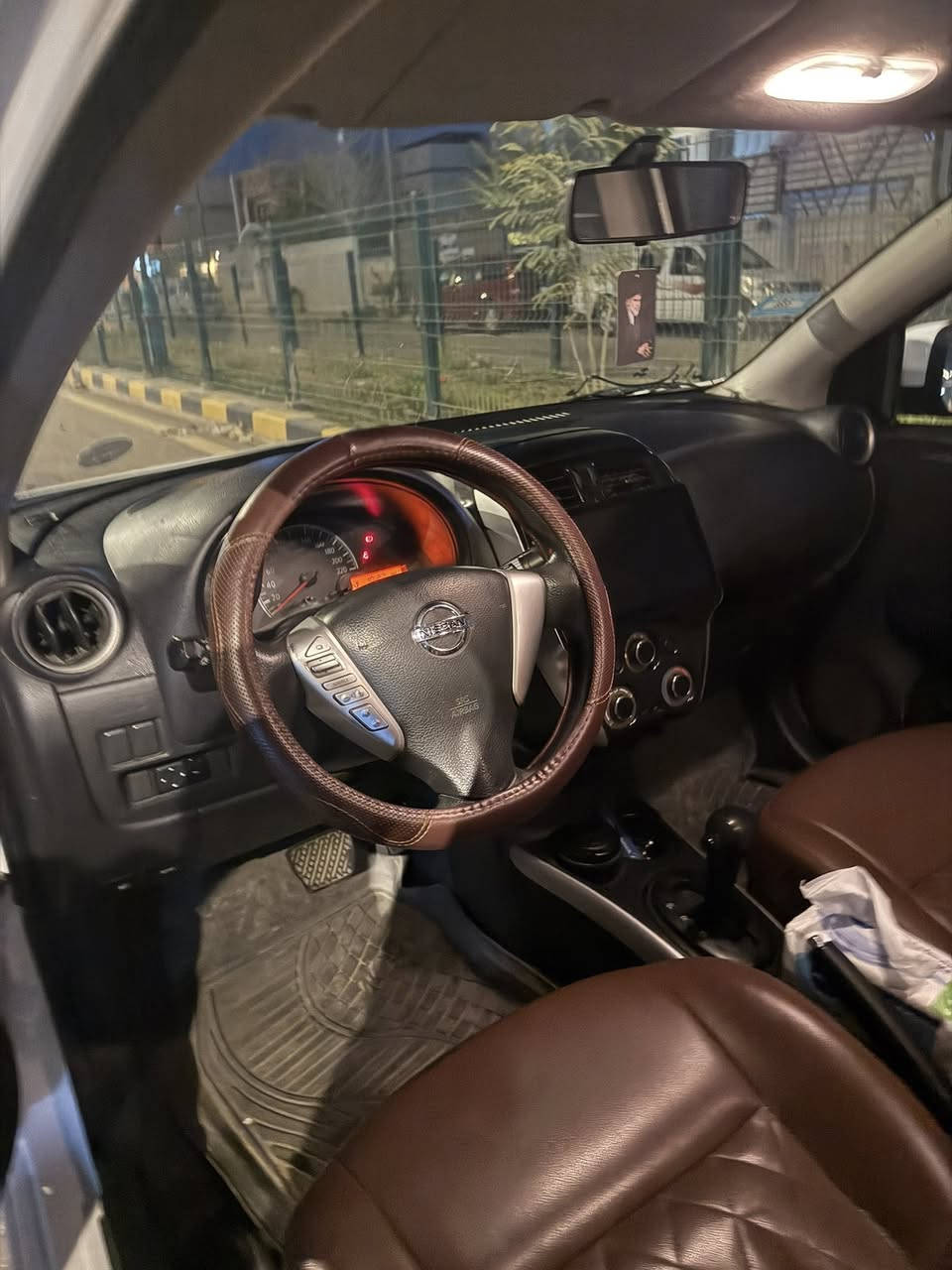 مرحبا نيسان صني 2022
السياره فول
جلد  لونين
يدات نيكل
ويل كب 
 تحكم ستيرن
تبريد قطعتين 
*ملاحضات بسيطه
السعر بالخاص


**إذا كنت صاحب هذا الإعلان وتريد حذفه لأي سبب، رجاءا أرسل رسالة إلى الدعم الفني**