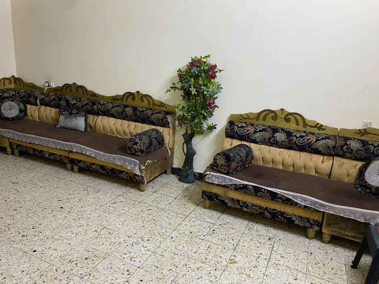 تخم وغساله صحون عندي ودوشك ضغط عالي ابو نفر ثلاثه طوابق وديباج وساحبه مطبخ وغساله تغسل فقط احذيه للستفسار الاتصال الى ***********
