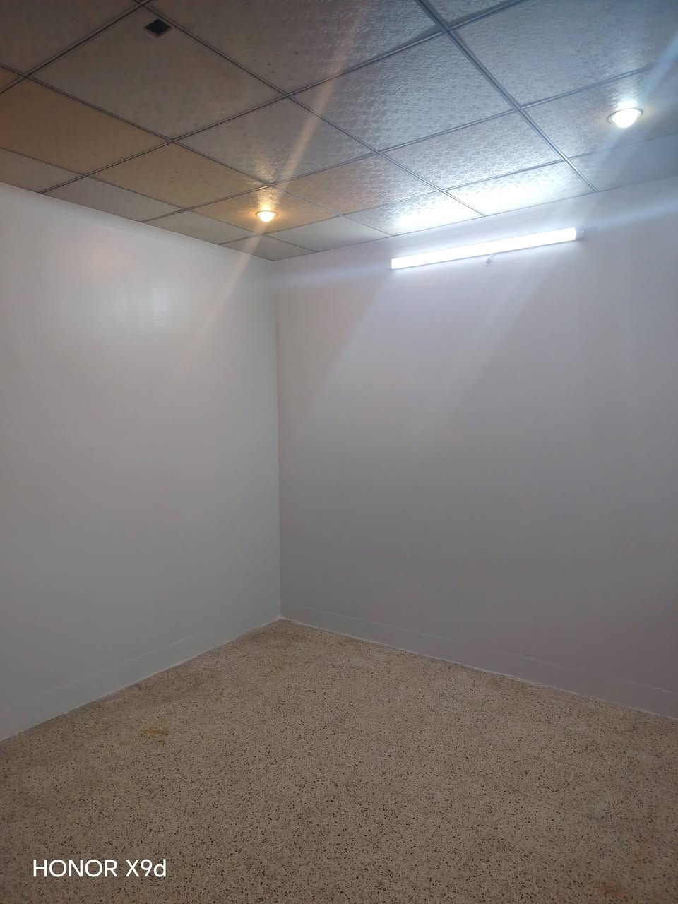 بيت الايجار حي البكر غرفتين نوم وهول واستقبال مطبخ و صحيات  ***********/ ***********/0.    مكتب تاج الملوك
