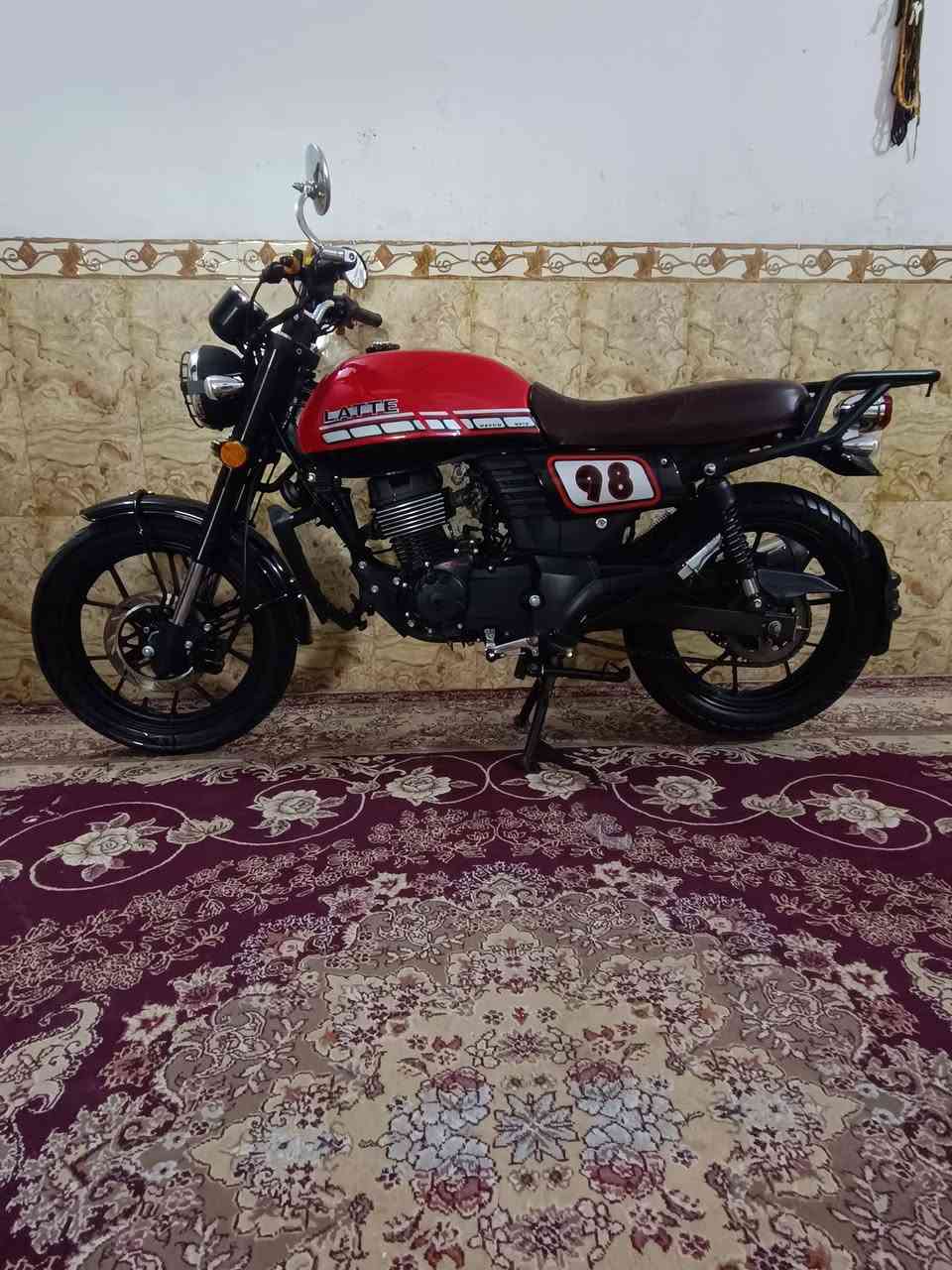 السلام عليكم
لاتي موديل 2023 محرك 200 أوراق اصولي 6 أوراق وياها حتى المنفيس الأصفر 
كربلاء طويريج ___***********
