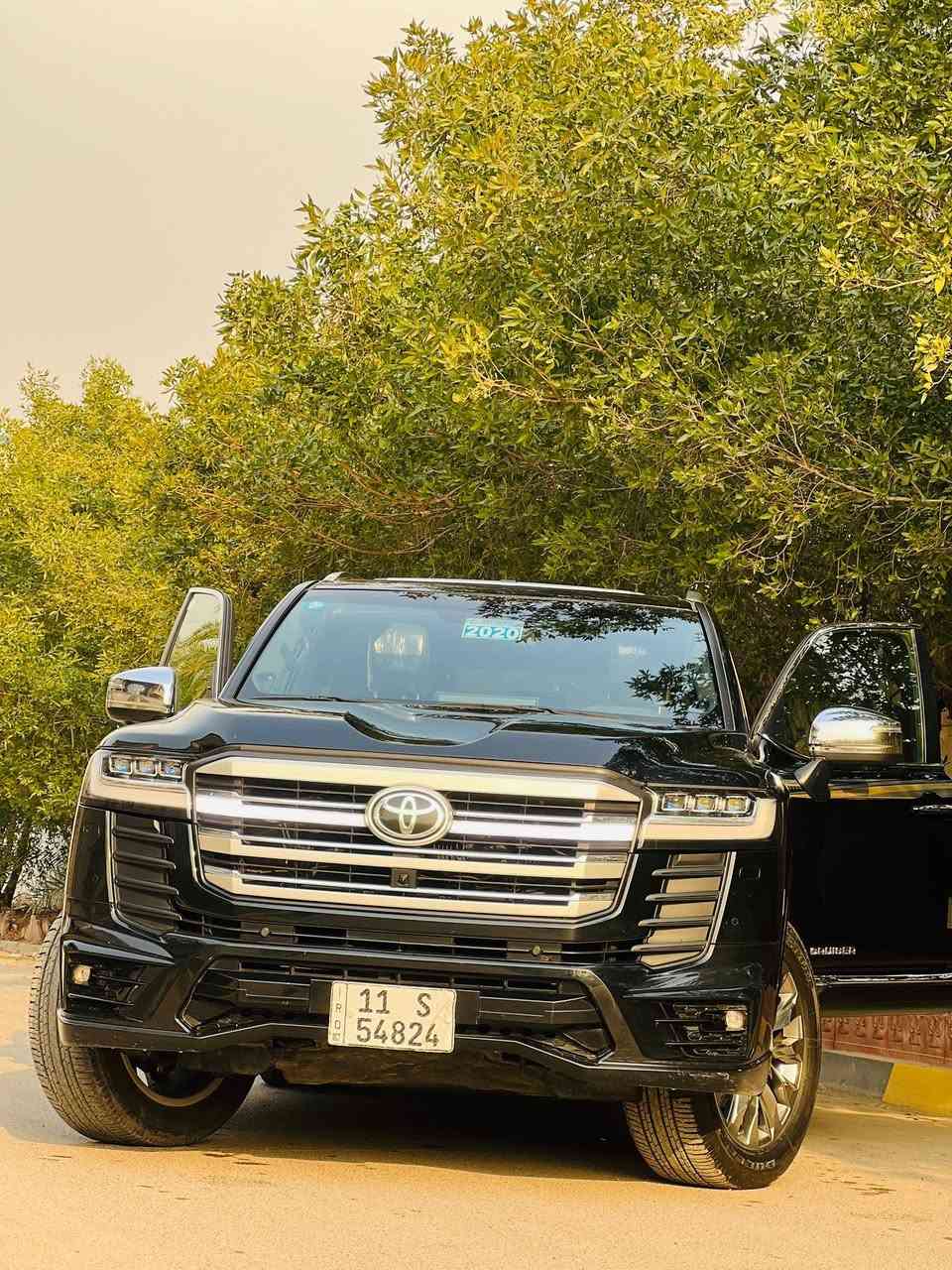 لاندكروزر للبيع  2024 مواصفات vx
VX Limited من  الفئات المتاحة في طراز 2024. 

محرك V6 بقوة وسعة حوالي 4000 سي سي. 

ناقل حركة أوتوماتيكي. 

ستة أسطوانات والأداء يُناسب الاستخدامات العادية والطرق الوعرة.

سبعة راكب
جلد لون اسود و ماروني الميز

كامرات 360
مثبت سرعة
شاشات خلفية
للاستفسار الاتصال على

كلين تايتل
لون اسود

***********
