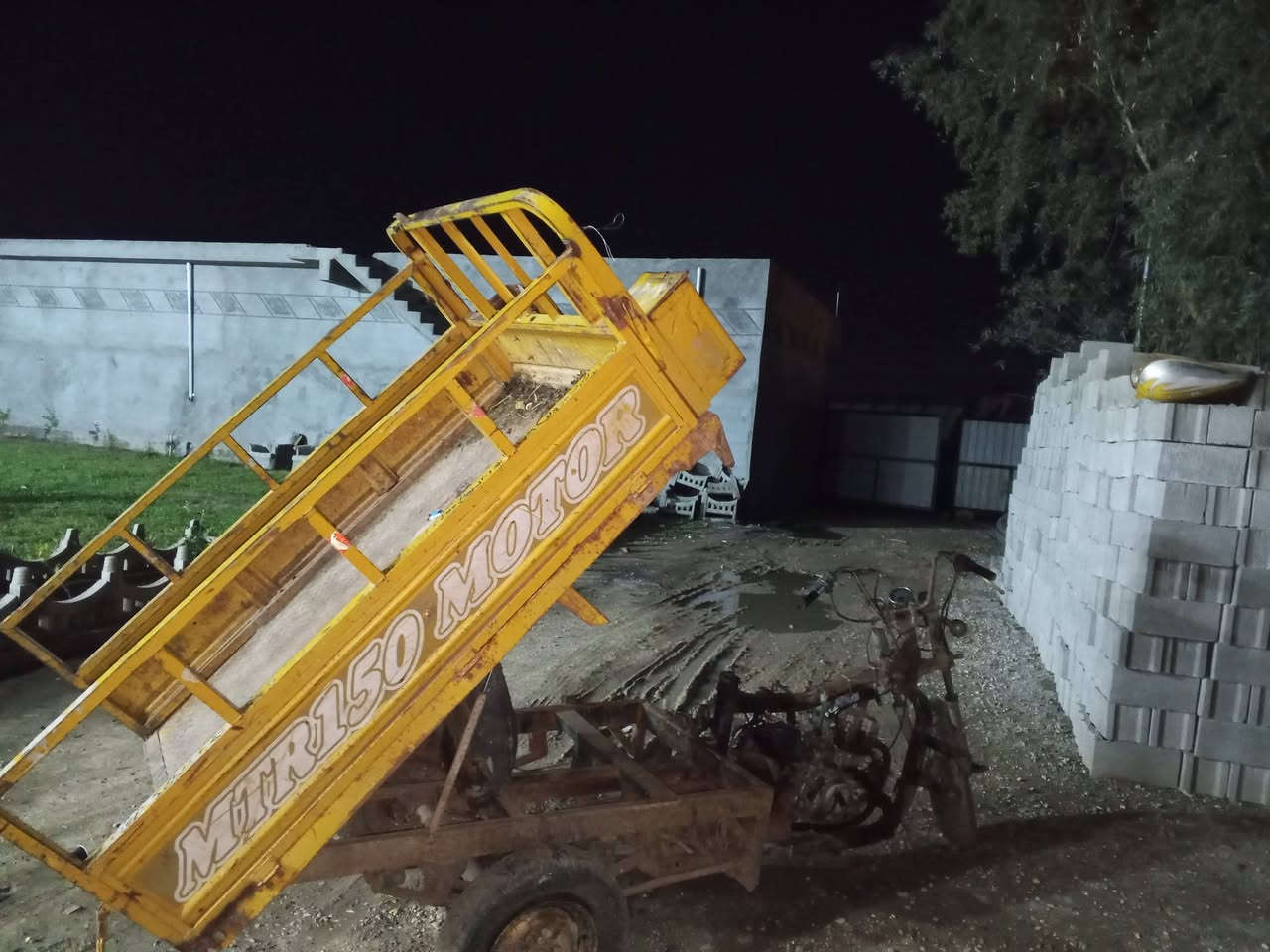 سلام عليكم ستوتئ للبيع العسر 800موديل 2012عوزه صبغ وكهربيات بس هاي نقص اورق اصولي كفاله عامه دوله عشائر اليحب يتصل هلا اوميت هلا بي الاستفسار على رقم الهاتف ***********
