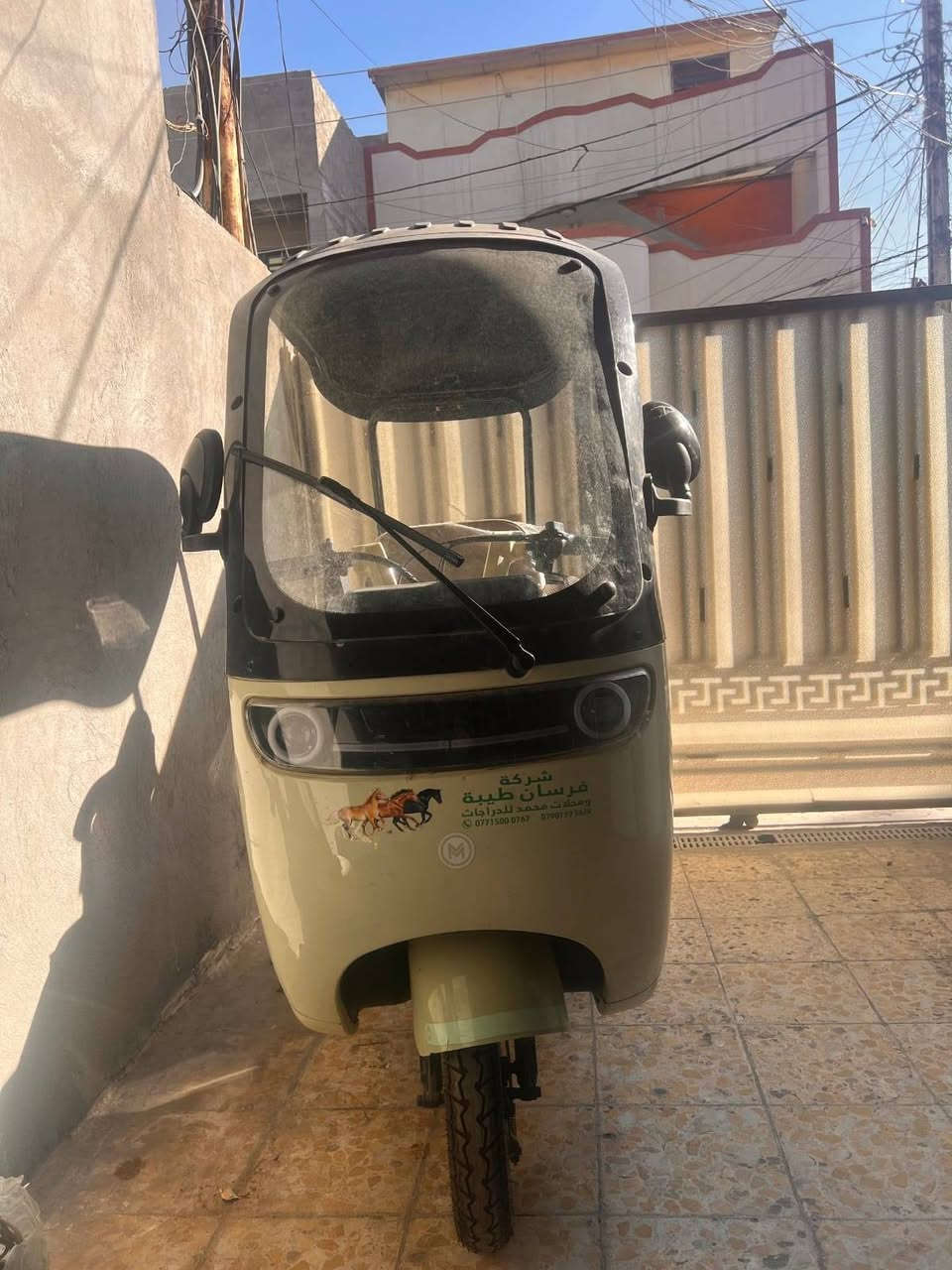 دراجة كهرباء ثلاثية ⚡
جديدة ما مستخدمة بس مرة تجربة.
تنفع لكبار السن وذوي الاحتياجات الحركية البسيطة،
سهلة بالسواقة ومريحة، وتوازنها عالي لأنها ثلاث عجلات.
المواصفات:
كهرباء 100% 
مغلقة من الأمام تحمي من الشمس والهواء
كرسي مريح ويا ظهر
هادئة وسهلة الاستخدام
نظيفة وحالتها ممتازة الاستفسار الاتصال على الرقم ***********
