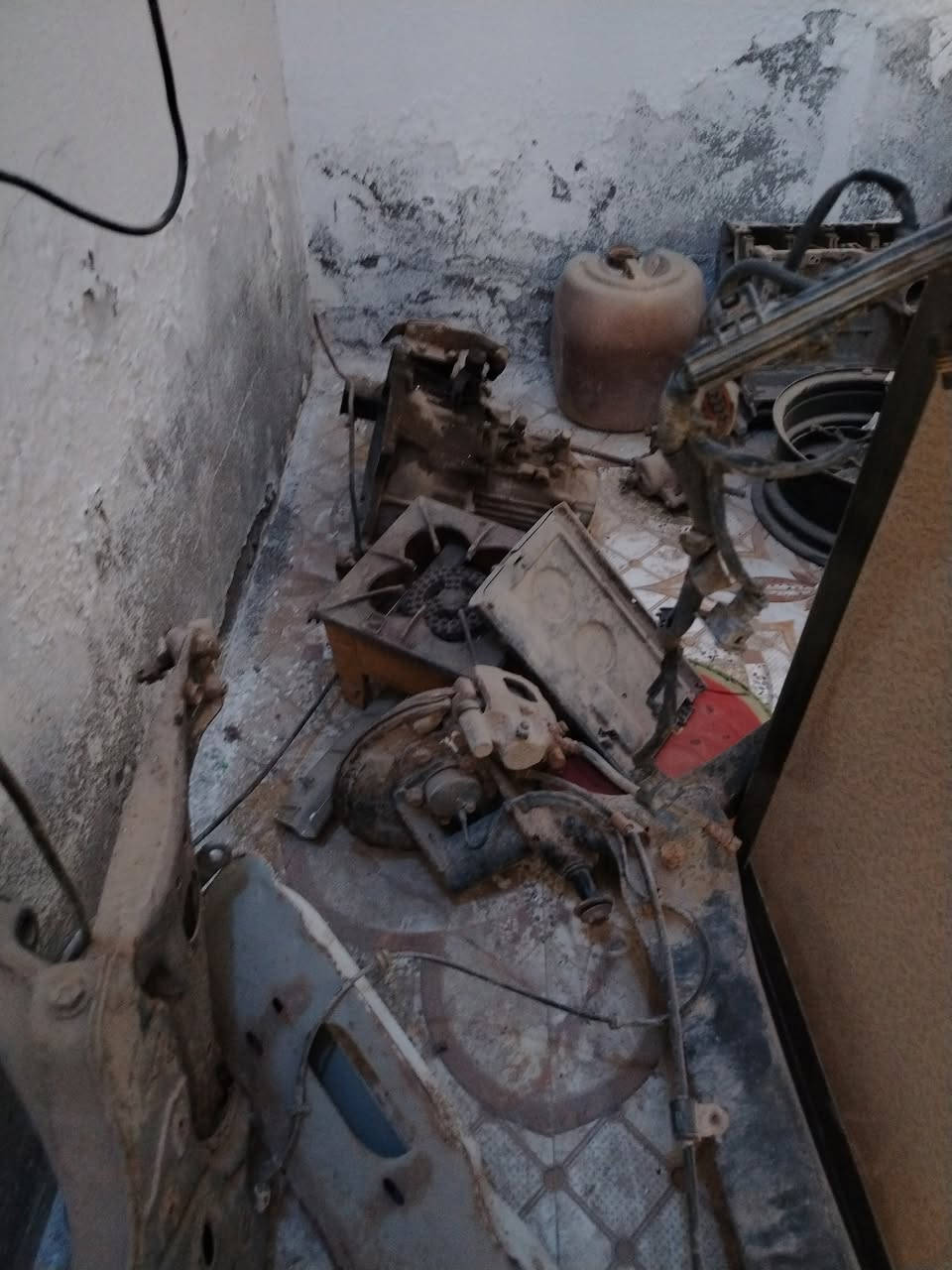 قطع غيار سيارات مختلفة تفصيخ للبيع
#باسعار مناسبة جدا
تصفية محلات
#ملاحظة القطع بلاد وليس تجاري
#سيارة نوع بي واي دي موديل ١٣
#محرك سيارة بيكاچو مفتوح
#مجموعة داينموات سيارات #ابطوط
#مراوح
#راديترات
#مرايات 
#دبة و #عمبار
#ثلاجات
كما يوجد #بطانة بيبان سيارات مختلفة
منها #جيب و #اوباما موضح بالصور جديد حاوية
مشكل وبعض السيارات المختلفة
بأسعار مناسبة جدا بالجملة

#الموقع
العمارة _ الحي الجامعي _ مقابيل الكلية الأساسية
#ملاحظة
يوجد فيديو كامل اول التعليقات 

للاستفسار اكثر الاتصال على الرقم
***********
