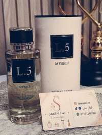 كن أنت.. بأناقتك الخاصة! ✨ ​النص: لا تكتمل أناقتك إلا بلمسة عطرية تترك...