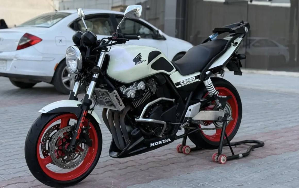 للبيع CB 400 جيل ثالث مال رمبه لوك
موديل ( 2006 )
الي يدور جديد وبلكارتون دراجه كفاله عامه كير محرك كابريتر كله بشرط برغي ممفتوح تايرات وزنجيل ودهن جديد اوراق كامل كهربائيات كامل دراجه مال جناي مكاني ميسان
العماره
 سعرها 23$وبي مجال  للشراي اتصل 
***********
