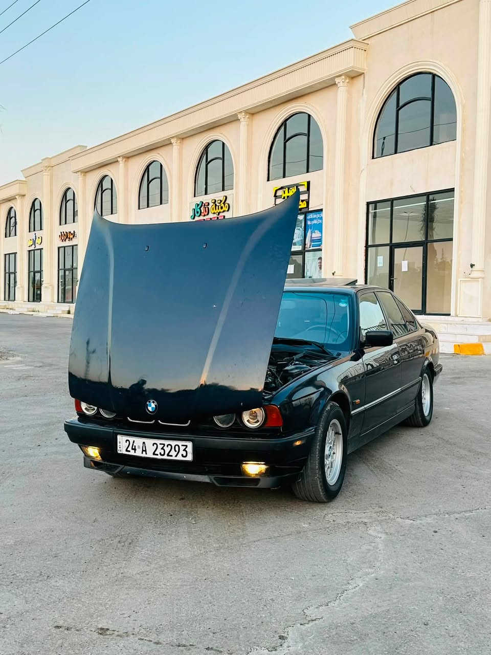السلام عليكم BMW للبيع 525اصل وفصل موديل 1995اصل تحويل ثاني يوم 
محرك كير شرط لا تنقيص ولا تبخير 
تبريد ثلج إذا مو انجماد مرجوع 
تدفئه شغاله 
دبل ايرباك 
سلايت 3طكات 
تخم تاير تخم ويل جديد 
صدر امامي خلفي جديد 
بدون اي ضربه السياره 
سنويه هزه كله جديد 
كشنات جلد 
تبريد قطعتين 
سنتر لك شغال 
كهربائياتها كلها شغاله مناقصها برغي واحد 
بجم عريض سياره ماتصرف عليها ربع دينار 
وخلاف كلامي اني حاضر وبخدمتك شراي اتصل ع رقم 
***********مكان السياره تكريت
