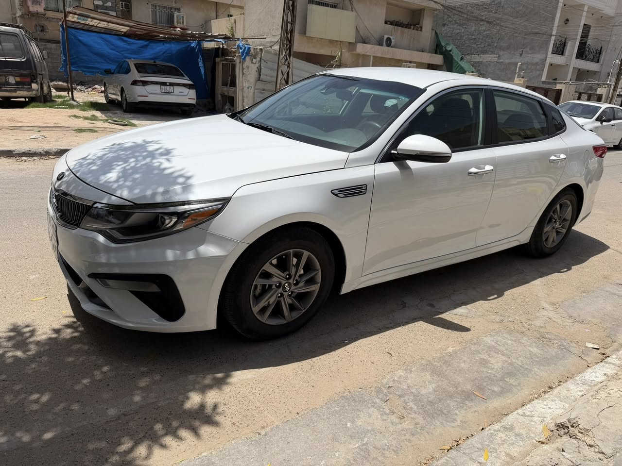السلام عليكم شباب عندي كيا أوبتيما جديده كلش وارد أمريكي موديل2019 حادث كلش خفيف بدون شاص بدون أيرباك صبغ فقط بنيد شبر بارد بالجاملغ الأمامي صورة الحادث مرفقة المكينة كفالة الكير كفالة صدر تخم تاير ماشية 73,000ميل تبريد ثلج السيارة باسم صديقي تحويل ثاني يوم السعر 140 وبيها مجال للأستفسار *********** مكان السيارة العامرية

