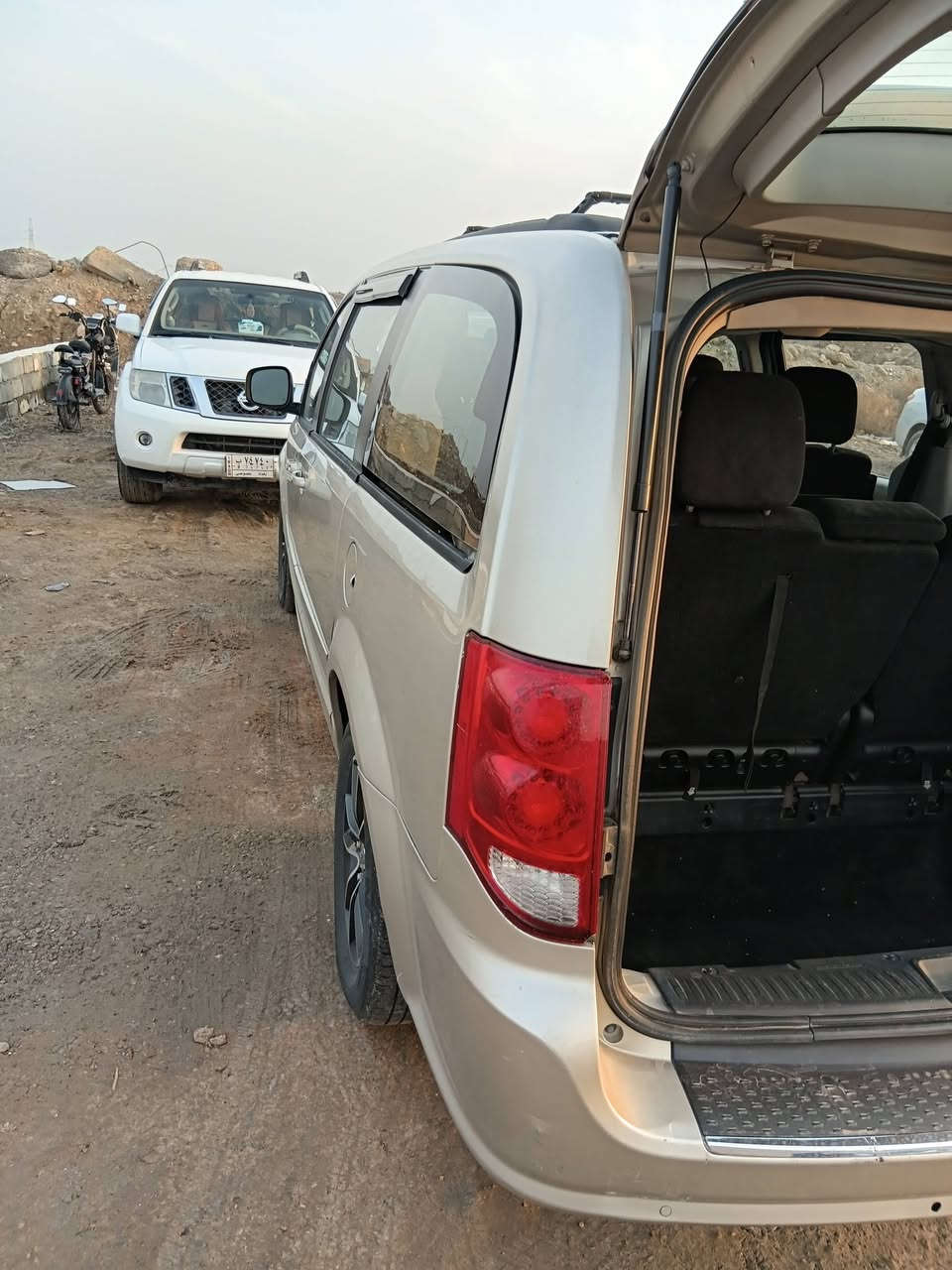 سلام اوعليكم  دوج كرفان مديل 2013 مواصفات بلع ثلاث قطع تبريد جام خلفي كهربائي حداديه جديده تخم تاير جديد ظرر جاملغ بس يم دوسه مال الباب فقط سعر 140 بيها مجال بسيط الاتصال علئ هذا الرقم سياره بسمي رقم بغداد ***********
