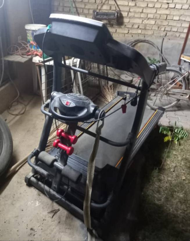 جهاز جري نضيف اخو جديد ضخم 
جهاز يتحمل وزان160كيلو سرعته180
نضام جبلي دبل مطور ارتفاع جبلي15دراجه 
شاشه لمس مروحه تبريد نضام بلتوث واوكس
جهاز تكسير شحوم كامل مع حزام بطن 
جهاز بدون اي ضرر او تصليح او تبديل 
سعره400وبي مجال عنوان بغداد الزعفرانيه
توصيل دخل بغداد


**إذا كنت صاحب هذا الإعلان وتريد حذفه لأي سبب، رجاءا أرسل رسالة إلى الدعم الفني**