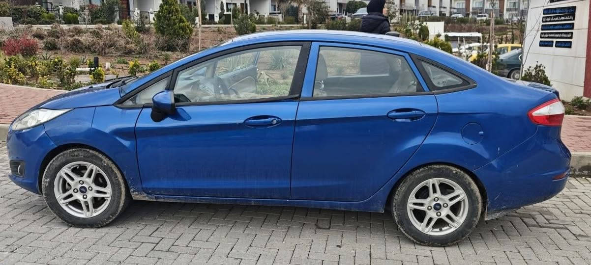 Ford festa 2019
بەشەرتی گێڕو مەکینە
٣ پارچە بۆیاخی هەیە
*********** سلێمانی
