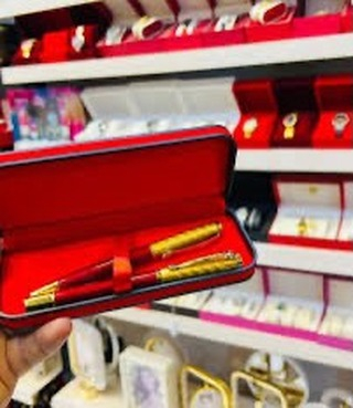 هدية عيد المعلم
بسعر 2000 دينار 
متوفر لدى مكتبة كلكامش فرع شارع بلقيس
والفرع الثاني سوق ال4000 مقابيل حسينة المرتضى
متوفر توصيل 🚚


**إذا كنت صاحب هذا الإعلان وتريد حذفه لأي سبب، رجاءا أرسل رسالة إلى الدعم الفني**