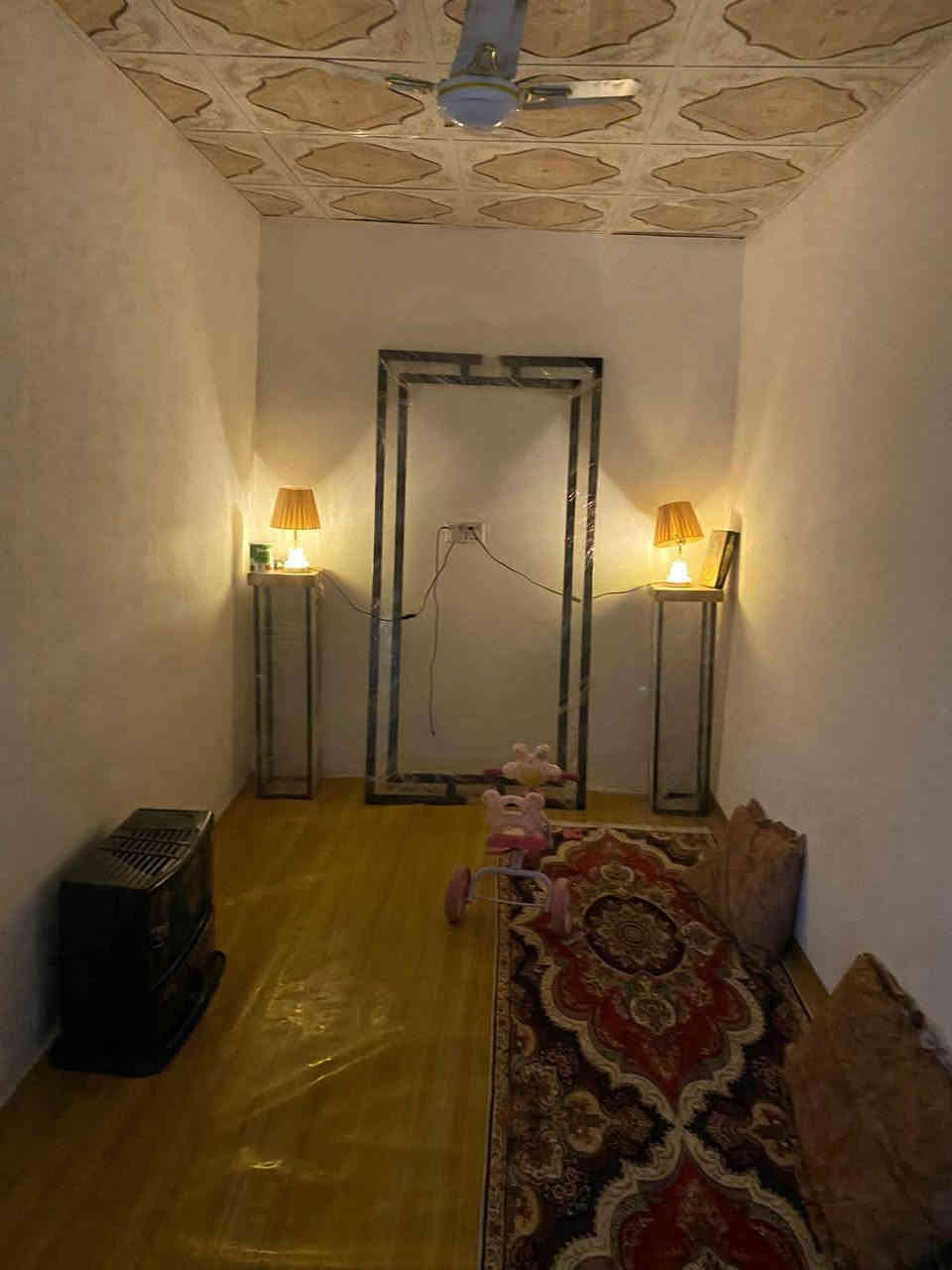 دار للبيع مساحة 110 طابو صرف  خلفية مدخل ٥متر وعرض 1متر يتكون من استقبال وصالة وغرفة نوم ومطبخ وصحيات مقابل البيت حديقة  الموقع كربلاء حي العامل المنطقة الرابعه يبعد 20 متر عن الشارع الرئيسي مال حي العامل للاستفسار الاتصال ***********
