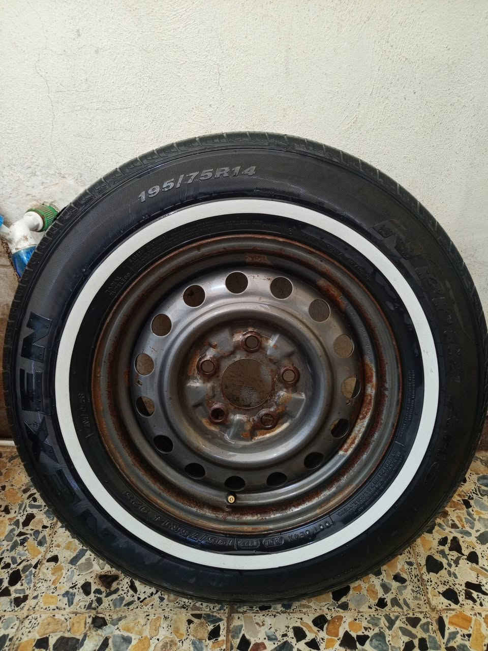 تيرات البيع 14 75 195  نضافه 80 بل 100 
***********
