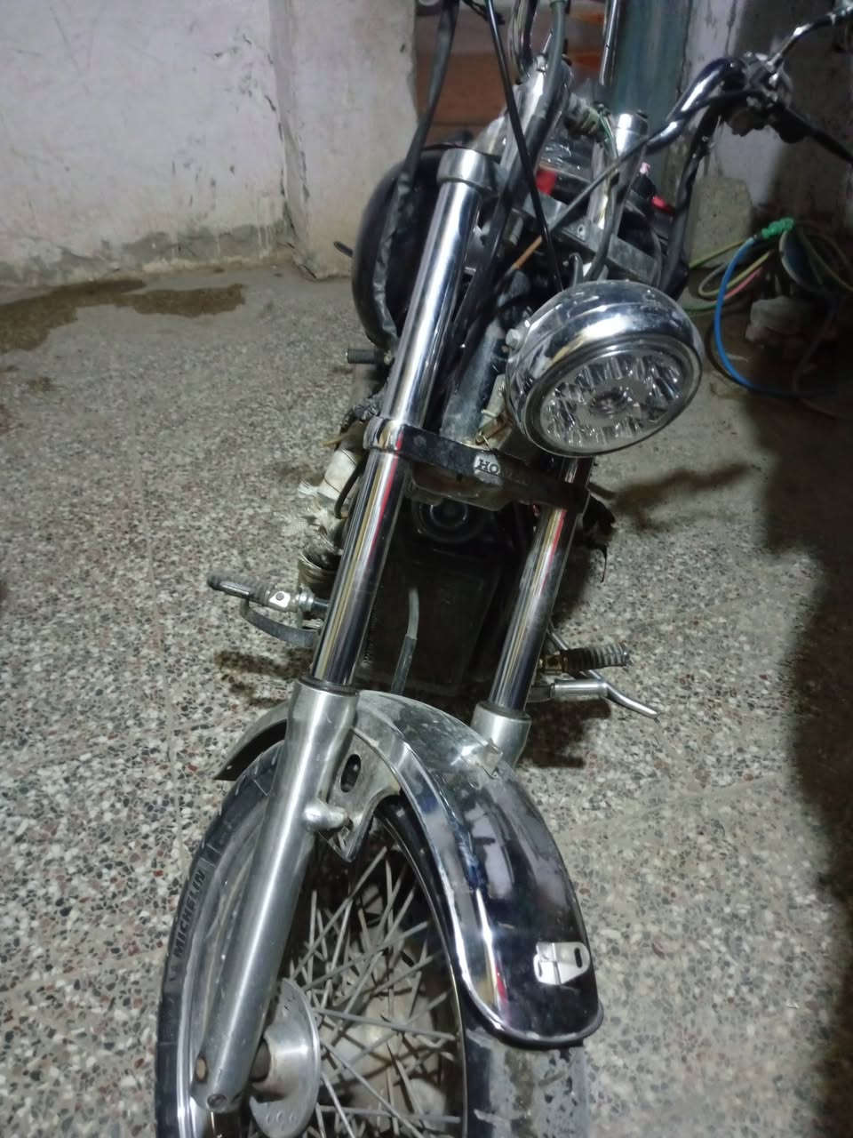 سلام عليكم هارلي ستد 400 نوع صقر كلشي مابيه دراجه نقصه بس عقل . مكينه علابلاد الدراجه كله علبلاد سعر 750وبيه مجال ***********
