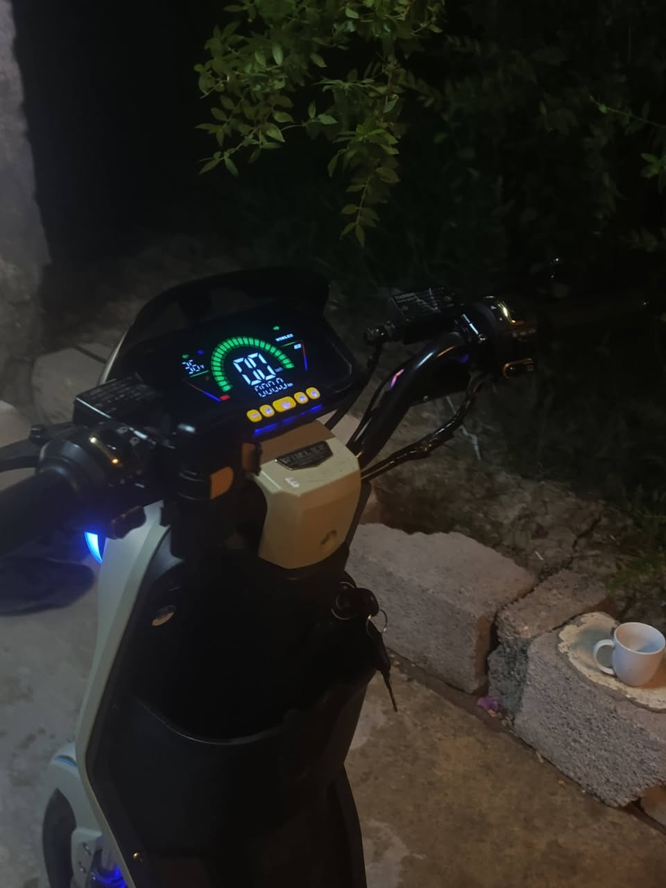 دراجه شحنن R9 كلشي مابيهاا بس جاملوغ الوره مكصور وسعرها 500 وبيها مجالل الاستفسار على هاذ الرقم ‏‪***********‬‏ وبي واتساب
