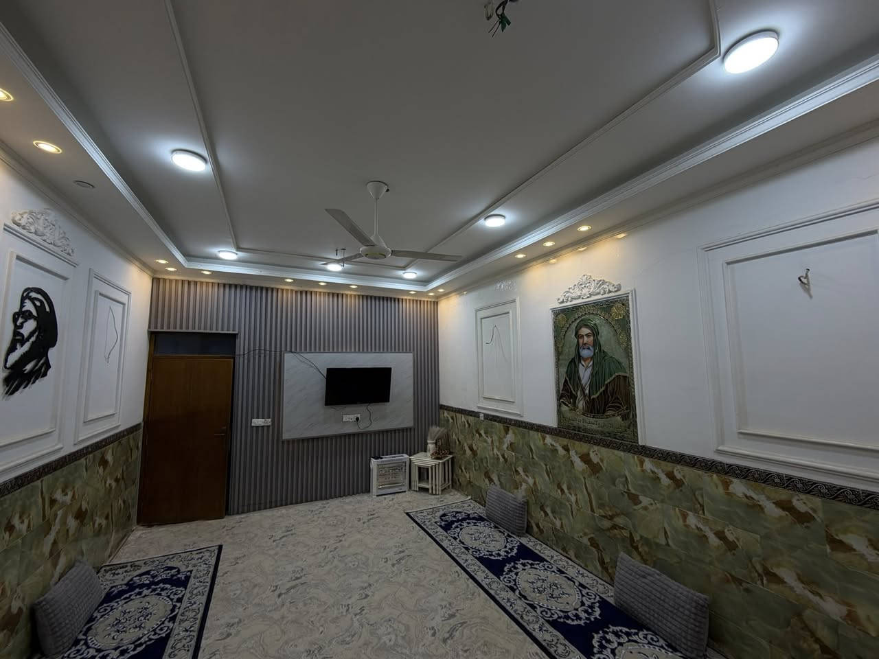 بيت مساحته 200 متر، طابق واحد 
الشعلة -الدوانم شارع بيت عنيد�يبعد بس 500 متر عن شارع 5 كيلو (يرتبط مباشرة ببوابة بغداد)�وقريب من شارع 100
🔹 صالة استقبال واسعة 
🔹 مطبخ 
🔹حولي
🔹 غرفتين نوم�🔹 حمام داخلي وخارجي�🔹 ساحة خارجية
🔸 جاهز للسكن �🔸 يتوفر ماء وكهرباء مجاري جديدة +الفرع مقرنص �🔸 قريب من الخدمات الأساسية
💰 السعر مناسب 
📞 للاستفسار: (***********)
