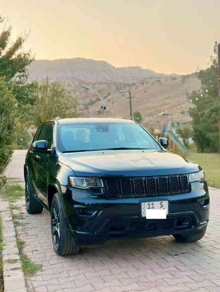 Jeep 2021 
بلاك توب فول الفول 
حادث خفيف بدون اي دواخل مفتوحات  🪛🛠️🔩 

سعة المحرك 3600 ستة سلندر لون اسود 
مكان السيارة بغداد شارع فلسطين للستفسار   

***********

المواصفات⤵️
دفع رباعي 4+4 
⭕️كشن السائق كهرباء
⭕️ كشنات تدفة وتبريد 
⭕️ستيرن تدفة 
⭕️رادار ب البجم 
⭕️رادار ب المري 
⭕️حساسات امامي 
⭕️حساسات خلفي 
⭕️لايت زنون عدستين 
⭕️فتحة بالسقف 
⭕️صندوق كهرباء 
⭕️نضام منحدرات 
⭕️ماوس +اربع وضعيات قيادة 
⭕️شاشة كار بلي 
⭕️كامرة خلفية دوارة 
⭕️مقاعد كنتاره 
⭕️محدد سرعة 
⭕️تشغيل عن بعد 
⭕️ اتو هولد 
⭕️تحديد مسار 
⭕️ سياقة  ذاتية 
⭕️نضام eco لتقيل صرف البانزين 
⭕️اصطفاف الى اوتو بارك 
⭕️تحذير الخروح عن المسار 
⭕️نضام بريك اوتوماتيك توقف ذاتي عند الرجع للخلف 
⭕️تحكم استيرن ب الكامل 
⭕️تبريد قطعتين 
⭕️تدفة ب المري

⭕️ السعر 282$
