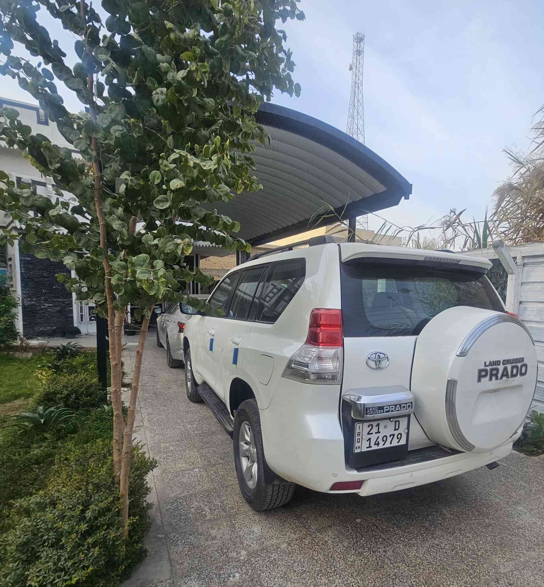 السلام عليكم
للبيع ٢٠١١ ستة سلندر وارد سعودي
٢٦٠ ورقة 
٣ قطع صبغ دون دواخل مع بارد قليل موضح بالصور 
دبل تانكي 
ماشيه ١٦٤
*********** واتس اب
