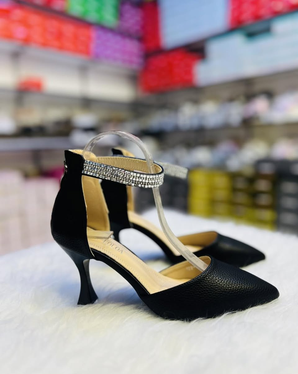 New colletion 🎀🛍️
حذاء نسائي  
كواليتي عالي جداً …. ‎
أحجام 36/37/38/39/40

———
التوصيل :
للتوصيل السريع اتصل عالرقم التالي ***********(( يوسف ))
توصيل الجانب الأيمن  2.000
توصيل الجانب الأيسر 2.000
توصيل أقضية ونواحي الموصل 4.000
توصيل بغداد 4.000
توصيل لجميع محافظات العراق 4.000
ملاحظة … توصيلنا بنفس اليوم وعند الطلب نبعث لكم اكثر من قياس حتى لا يصير أشكال في الطلب 

———
العنوان:
موصل / الجانب الأيمن / حي 17 تموز / عمارة الروان
داخل القيصرية / مجاور جامع بركة الرحمن
