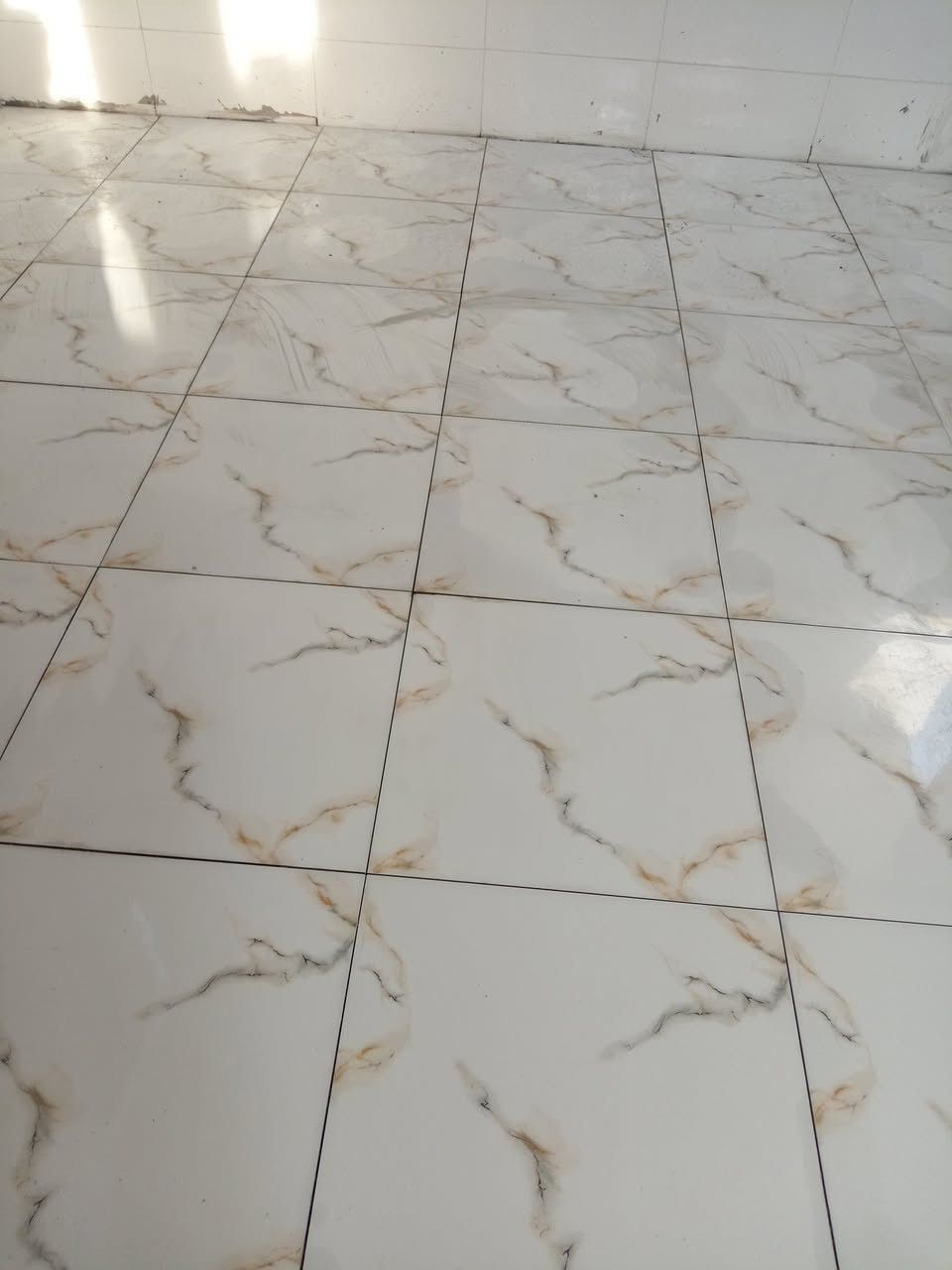 هذا عملنا الكاشي والبورسلين والبويات الدرج ***********
