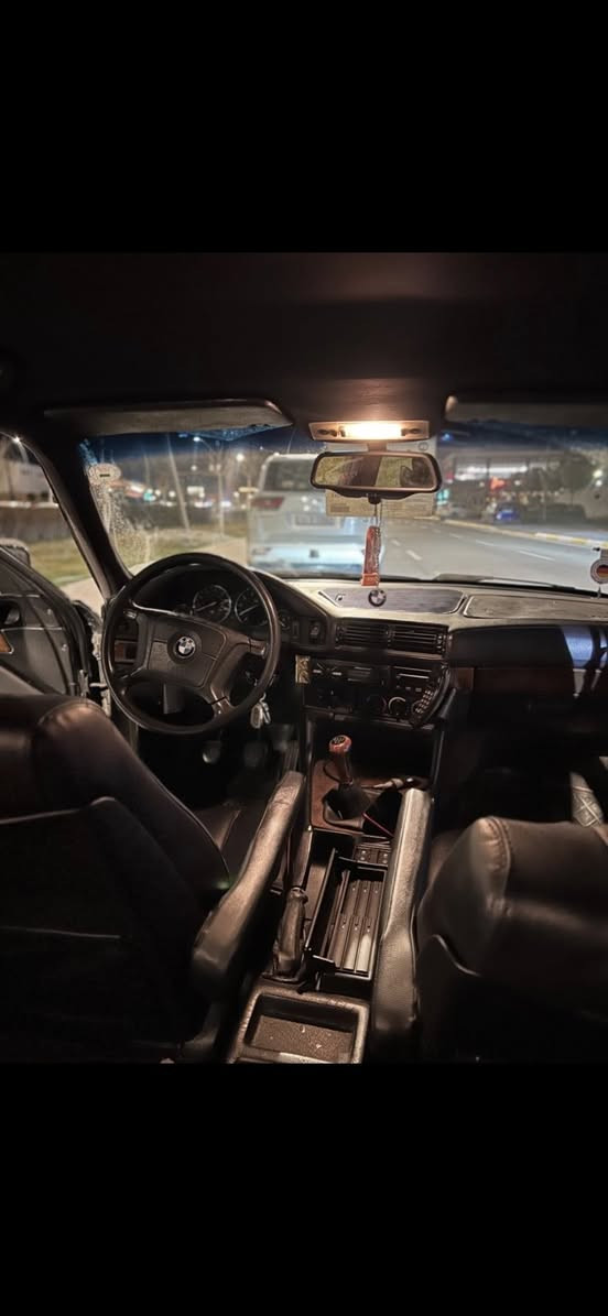 سەرەتا بەناوی خوا
bmw,520,1995
براکانم ئەم گوڵە بۆ فرۆشن و گۆڕینەوە
بیلاد 520i گێڕ عادی
ماڵەکە خۆی دیارە بەب ماشەڵای ئەوێت لەناوو لەدەر
بێدەعموو لێدراو بەشەرتی ئەوەی چەکوشی نەبێو بەدەنەشی نەکراوەتەوە جەگی بلیادی ماشەڵا زۆر بەقوەتە ئەکسلی ٣٢٣ لەسەرە ماڵەکە بێکەمو کوڕیە ٦ کاسێستو تەلەفون کوشن جڵدوو ٦ کەلە بەشەرتی گێڕو مەکینەو ئەکسلوو تەبرید ساردوو گەرم لەسەر سویچ کارەبایو کامل گیانی لەسەر دقی شەریکە
 ٤ تایەی لۆکی ٢٢٥ مشەبەکی لەسەرە
ماڵەکە دیارە پێویست بەوەسفی زیاتر ناکات 
بەشەرتی تەحویلو وەکالە
مشتەری چاتکە یان تێلکە لەخزمەتام 
شوێن:سلێمانی
ژ.م:***********
